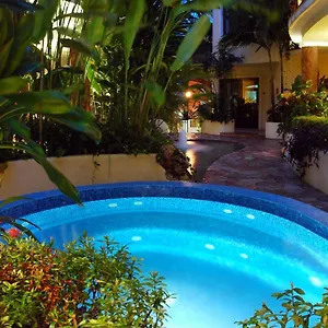 villas-sacbe-condo-hotel-and-beach-club.allrivieramayahotels.com/